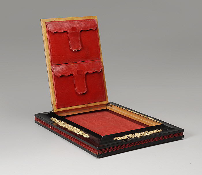 Portrait miniature set in letter box, ca. 1810 Slider Image 2